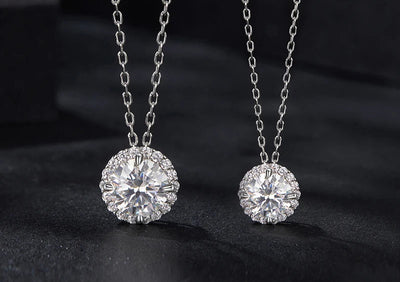BAMOER Round Halo Moissanite Necklace size comparison
