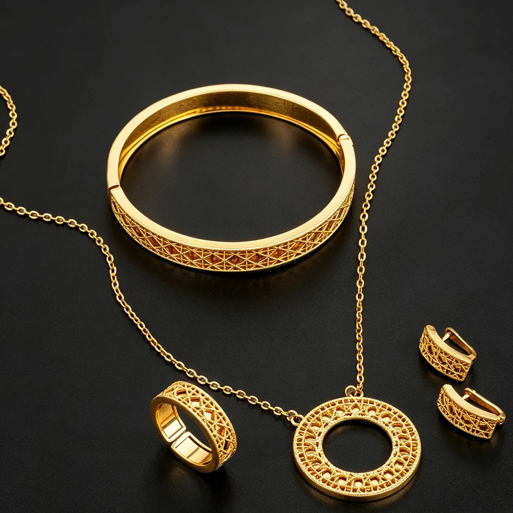 Circular Hollow 4-Piece Jewellery Set worn
