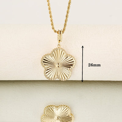 Clover Pendant Necklace pendant detail