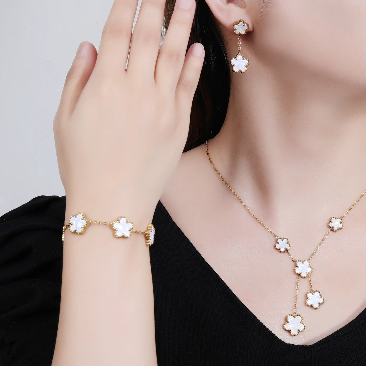 Five-Leaf Flower Drop Earrings - Pink