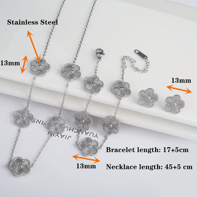 Clover Stud Earrings close-up