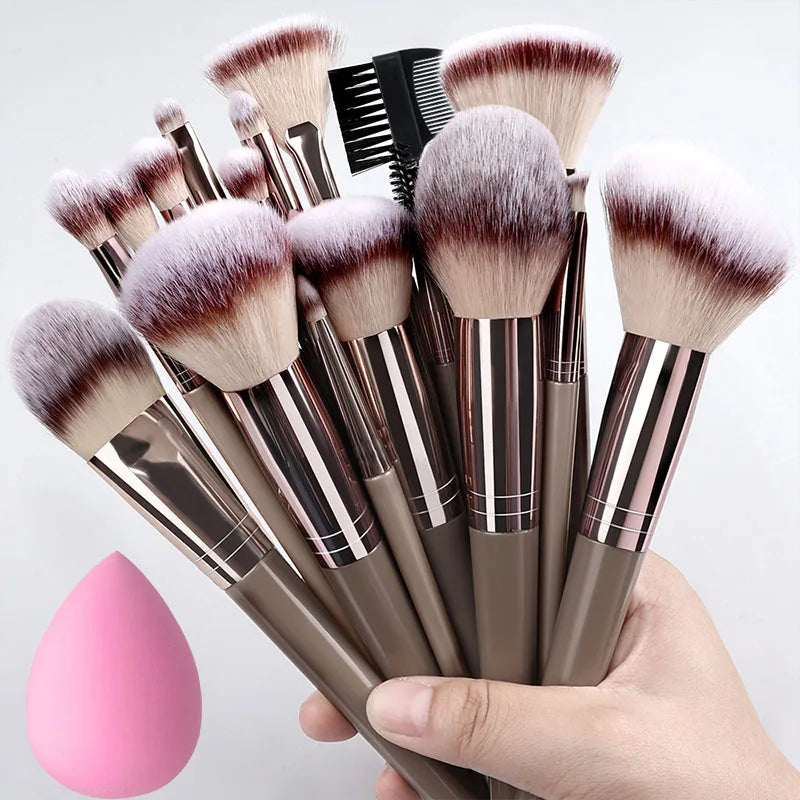 Elarisse PureBlend Makeup Brush Set styling shot