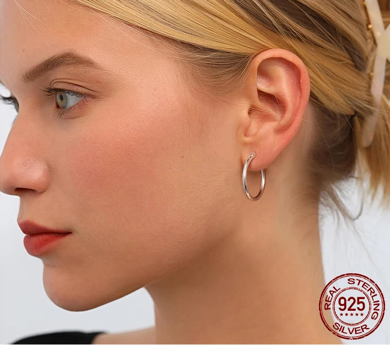 BAMOER Glossy Tube Hoop Earrings close-up
