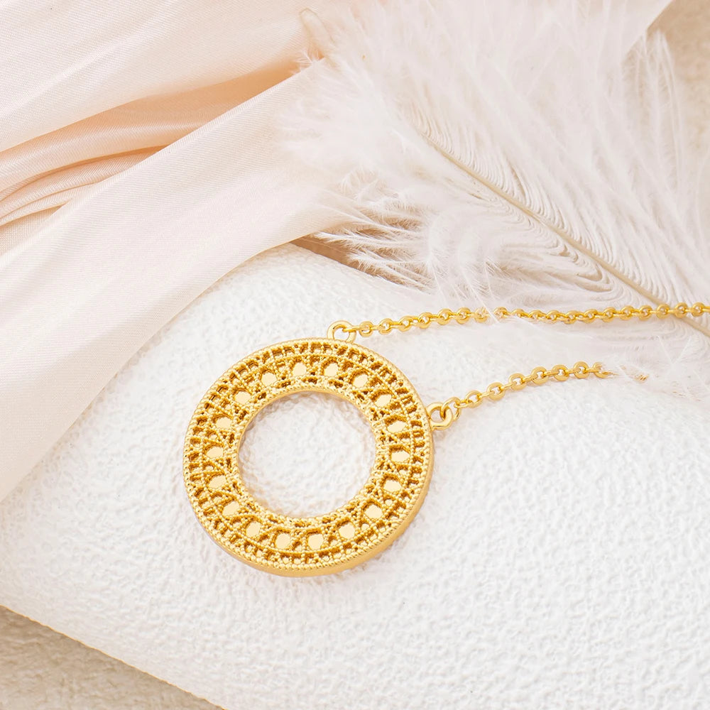 Circular Hollow 4-Piece Jewellery Set bracelet detail