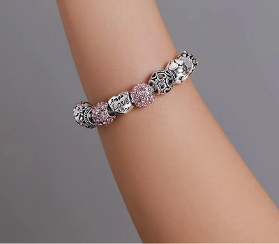 BAMOER Heart & Flower Charm Bracelet close-up