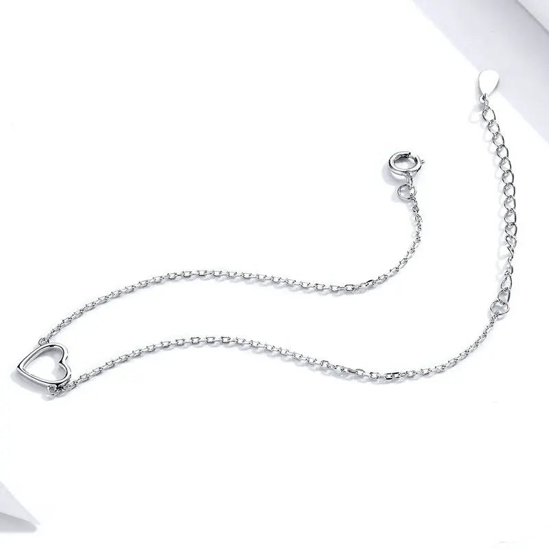BAMOER Dainty Heart Chain Bracelet close-up
