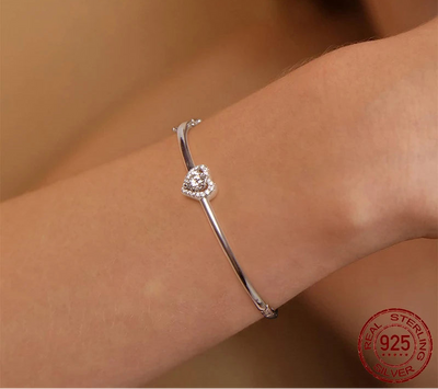BAMOER Hollowed Heart Moissanite Cuff close-up