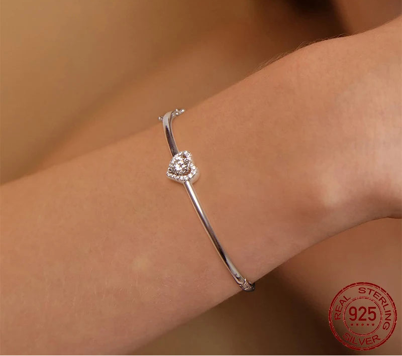 BAMOER Hollowed Heart Moissanite Cuff close-up
