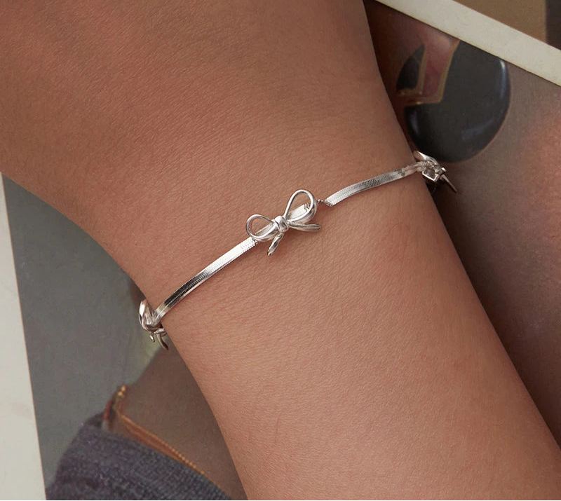 BAMOER Dainty Bow Bracelet close-up