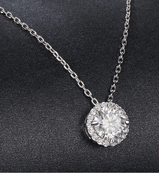 BAMOER Round Halo Moissanite Necklace stone detail