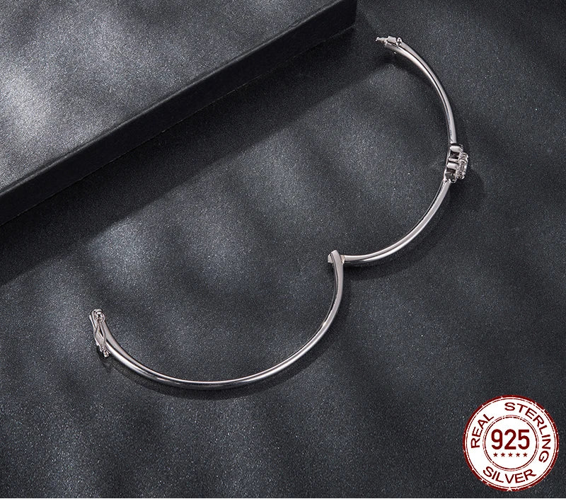 BAMOER Hollowed Heart Moissanite Cuff size comparison