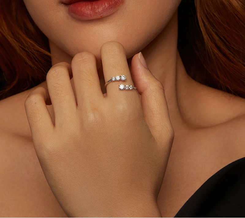 BAMOER Moissanite Twist Wrap Ring worn