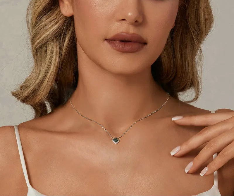 BAMOER Square Green Moissanite Necklace close-up