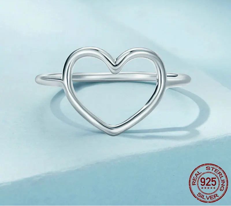 BAMOER Hollowed Heart Ring close-up