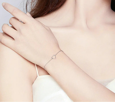 BAMOER Dainty Heart Chain Bracelet charm detail