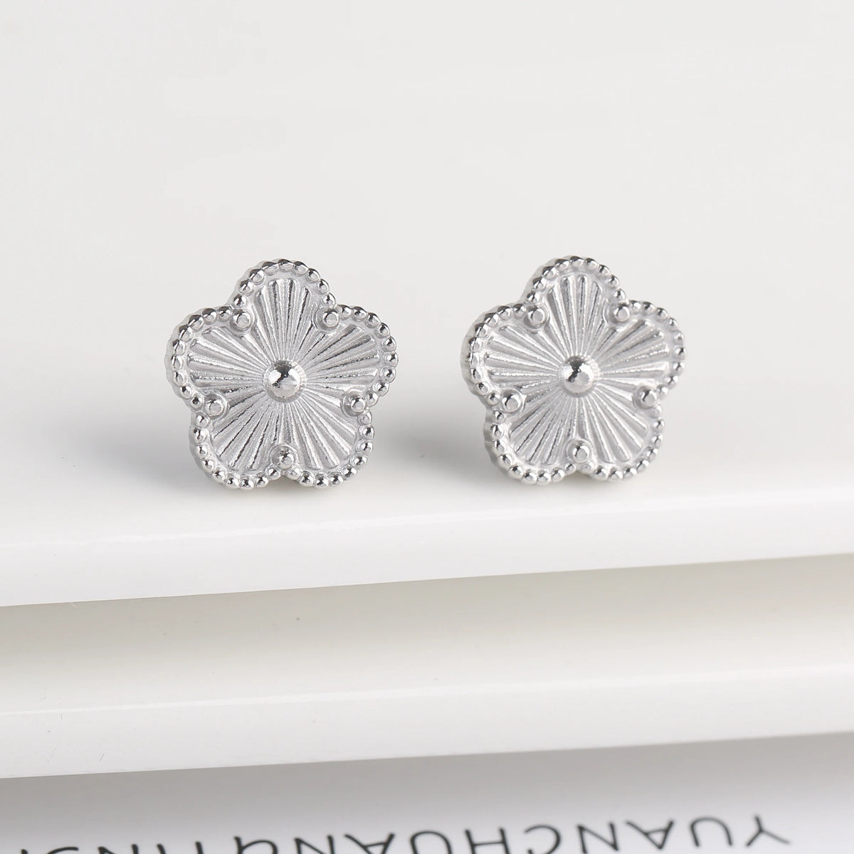 Clover Stud Earrings - Pink